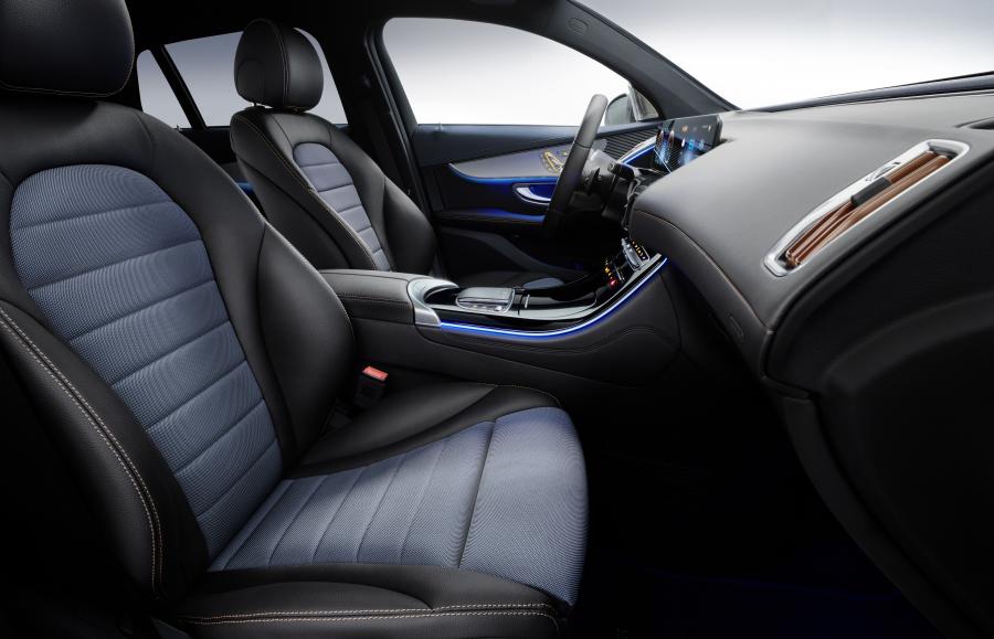Интерьер Mercedes-Benz EQC400 4Matic (N293) 2019 года  (WW) (фото 20 из 202)